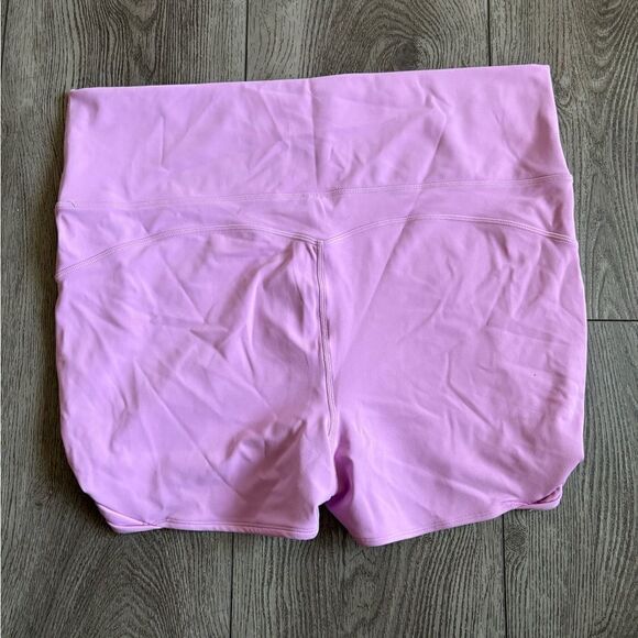 Fabletics oasis high waisted twist shorts 3” - Picture 2 of 5